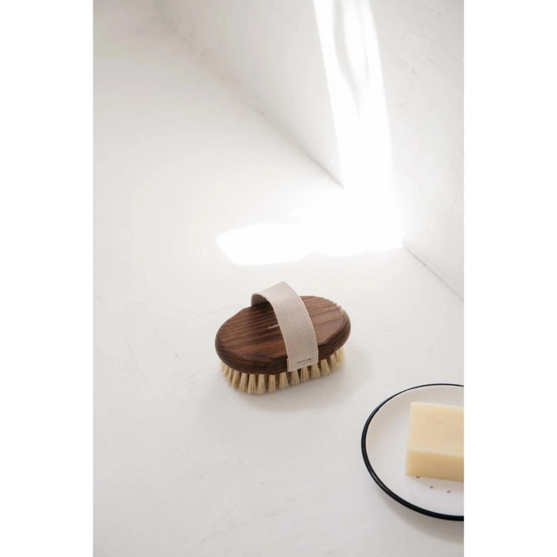 Andree Jardin Brosse De Massage En Bois De Frêne. 4 Andree Jardin Brosse De Massage En Bois De Frêne. – Image 2