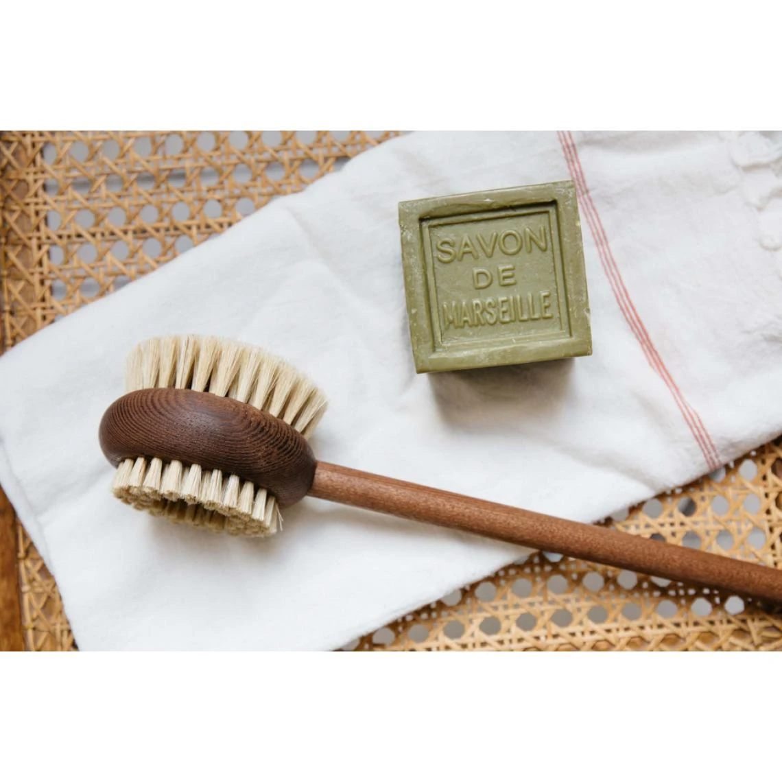 Andree Jardin Brosse Pour Le Dos En Bois De Frêne. 4 Andree Jardin Brosse Pour Le Dos En Bois De Frêne. – Image 2