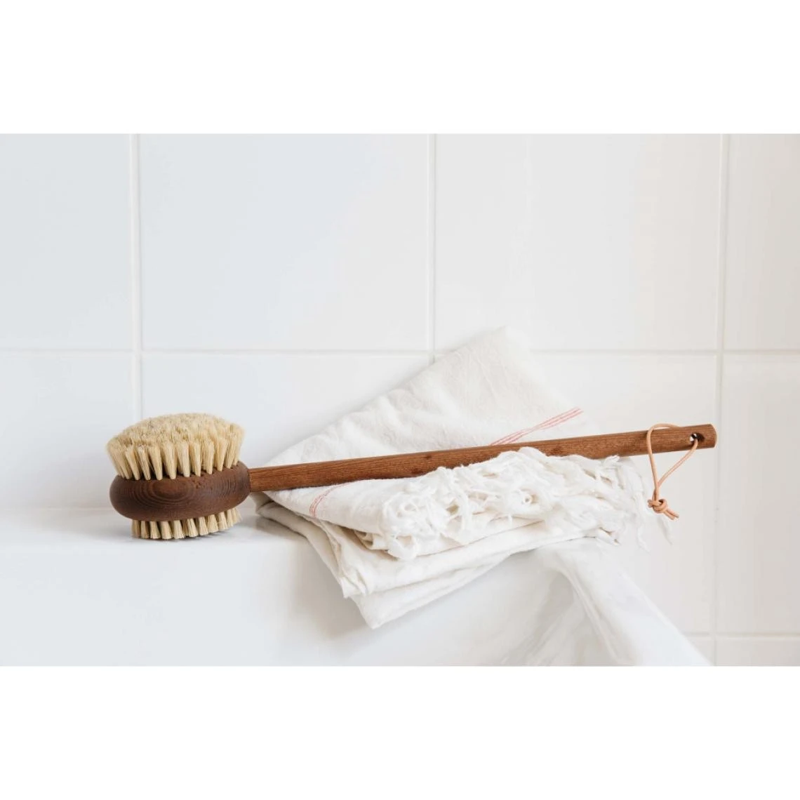 Andree Jardin Brosse Pour Le Dos En Bois De Frêne. 6 Andree Jardin Brosse Pour Le Dos En Bois De Frêne. – Image 4
